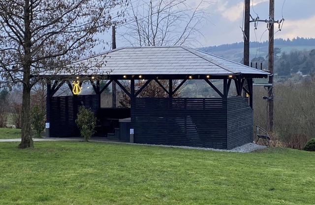 Mountain View Retreat in Rostrevor With hot Tub