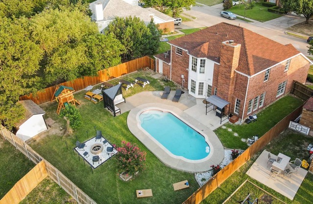 Mountain View with pool, sleeps 16 designer picks
