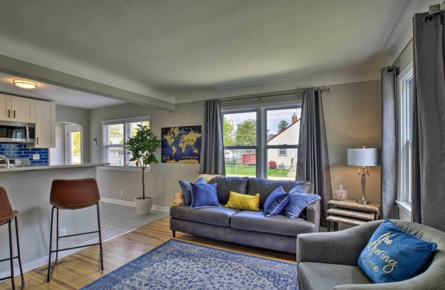 Mpls Duplex w/ WiFi & Kitchen: 5 Mi to Dtwn!