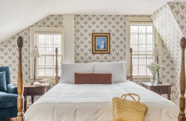 Mt Everett Room at Egremont Village Inn by AvantStay | Music, Bar & Farm!