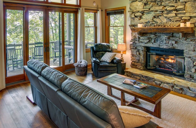 Mtn-View Condo w/ Screened Porch in Burnsville!