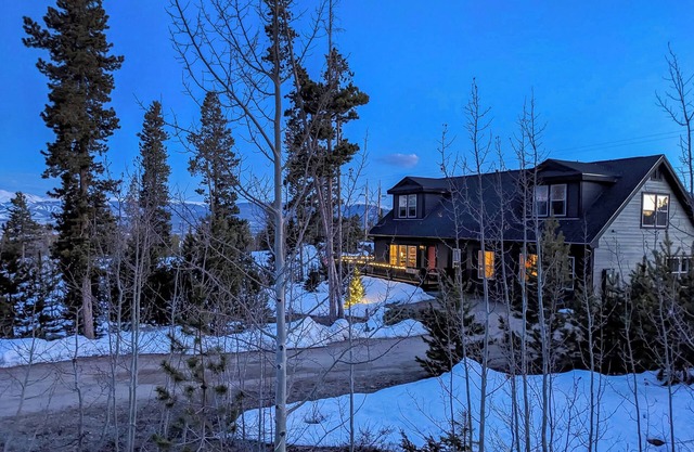 Winter Park Home con bañera de hidromasaje, terraza enorme y vistas al monte