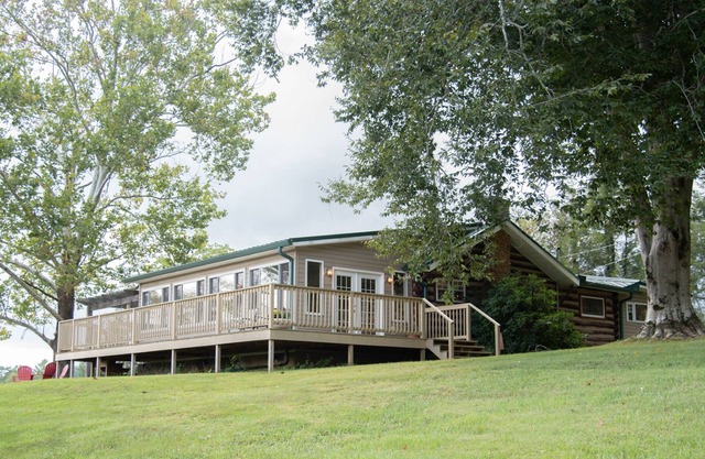 Mtn Views at Eastview Farm, 3bd/2ba,15 min from King University/Downtown Bristol
