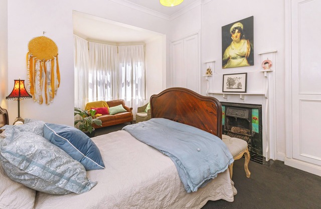Mulberry Cottage Central historic home ,3 B/R with pool. Walk to main street.