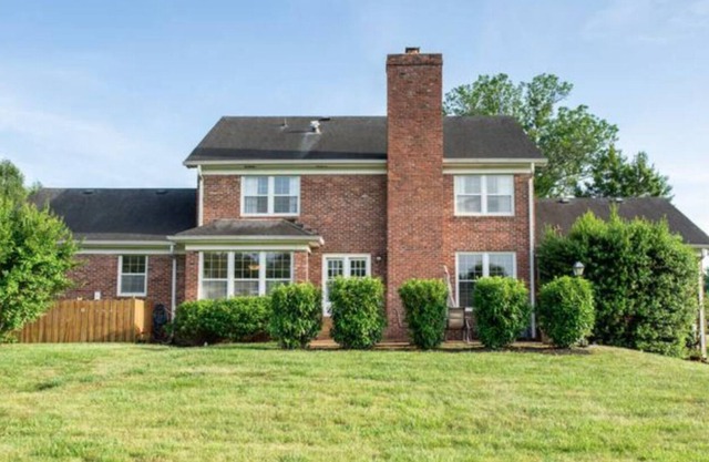 Multiple King beds, 25 mins near downtown.