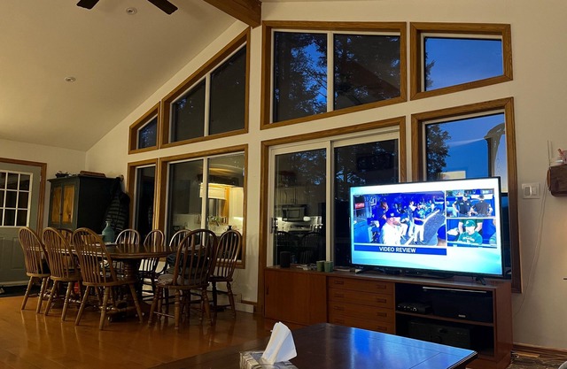 Muskoka Family Paradise! *Hot Tub* *Lakefront* *Fire Pit* *Snow Trails*