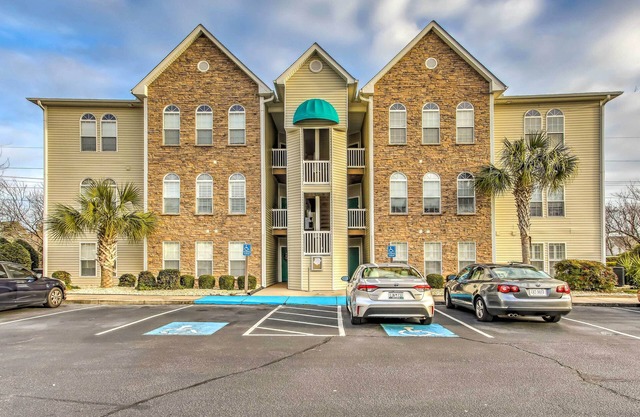 Myrtle Beach Condo w/ Pool Access!