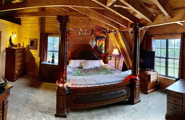 Mystic Cabin Retreat Home w/pool near Orlando, close to Disney!
