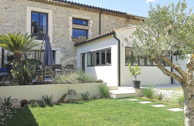 Nîmes furnished tourist accommodation 4* swimming pool Marguerittes