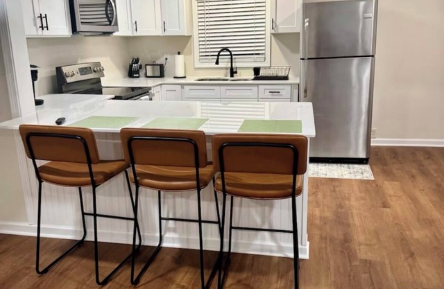Nalida's Retreat - Cozy 3 Bedroom 2 Bath w/Modern Comforts