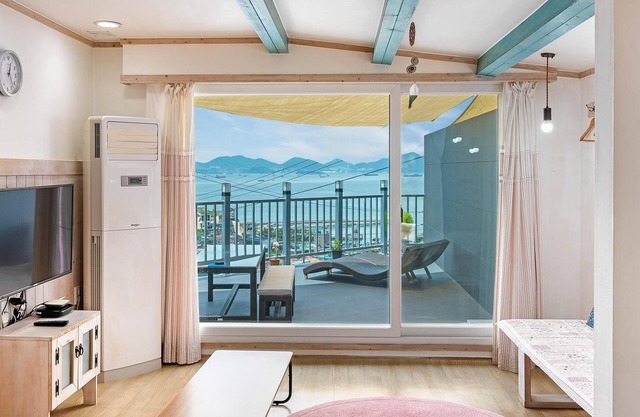 Namhae Gooreamyelmae Pension