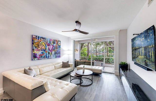 NAPLES 2B/2B IMPERIAL CONDO W/ STYLE & LAKE VIEWS! POOLS! NEAR EVERYTHING! 102