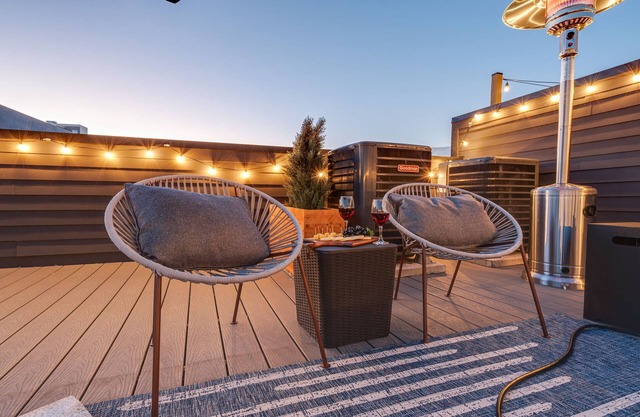 Nash Chic Near DT Rooftop Luxe Comfort