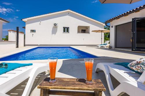 Nature Lovers Retreat - Casa Irena with Pool