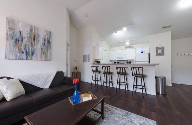 Near Airforce Base, Quiet & Cozy Getaway Washer & Dryer Included
