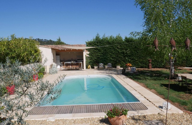 Entre Aix en Provence Sainte Victoire, villa provenzal con piscina climatizada