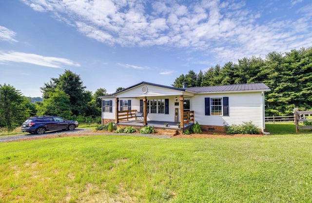 Near Blue Ridge Parkway: Ennice Home w/ Fire Pit