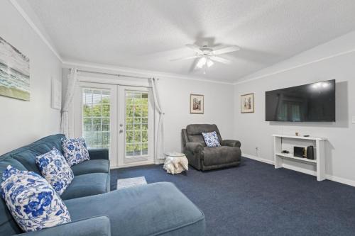 Near Disney Stylish 2BR with Pool