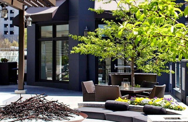 Near Downtown Atlanta | Pet-friendly. Gym. Dining