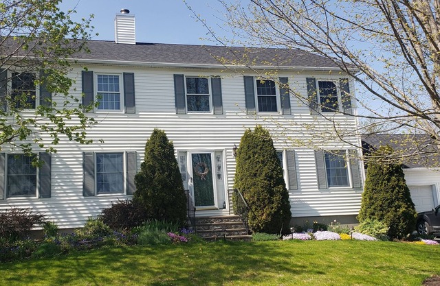 Near downtown, Colby/Thomas College. 2 story colonial family home