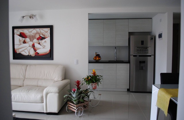 Cerca de "EL POBLADO" NUEVO APARTAMENTO DE 3 DORMITORIOS. Nuevos muebles. SAUNA.
