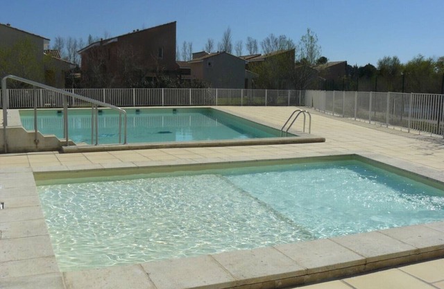 CERCA DE AVIGNON en el corazón de Provenza 4 personas