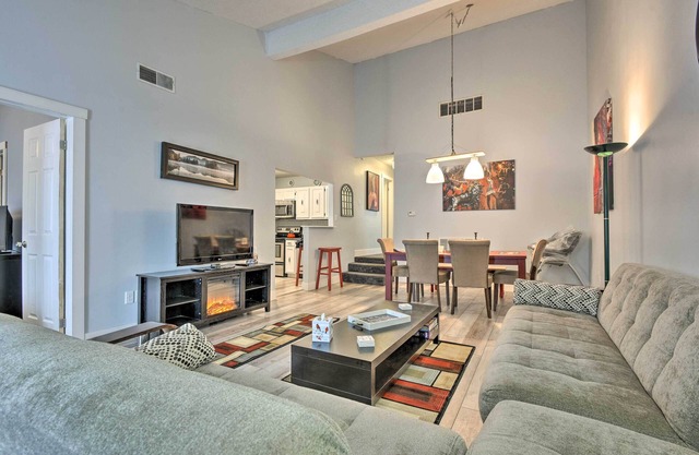 ¡NUEVO! Mount Pocono Condo w / Balcony Cerca de Casino!