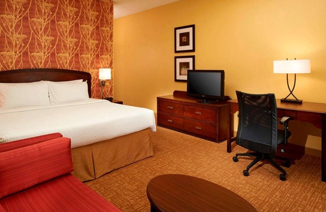Near Raceway Woods Forest Preserve! Indoor Pool w/ FREE Parking, Pet-Friendly!