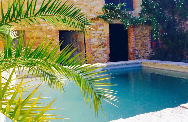 Cerca de UZES- ENCANTO- Centro del pueblo- Piscina climatizada- Acogedor-Muy bien equipado