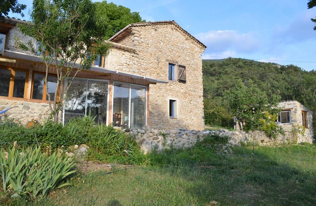 Cerca de Verdon, un redil rodeado de naturaleza te invita a calmarte y relajarte.
