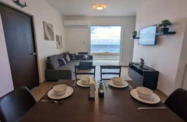 Elegant Ocean-Front Apartment, PRIVATE Jacuzzi,BBQ
