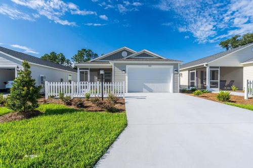 New 2-2 Patio Villa with Golf Cart