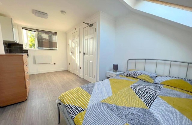 New 5-Bed & 4 bathroom House in Croydon
