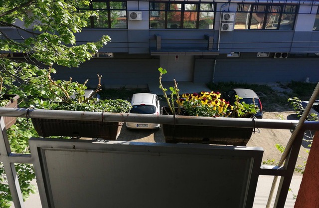 Apartamento nuevo y tranquilo en calle tranquila. Excelente ubicación cerca del centro de la ciudad. Spacey