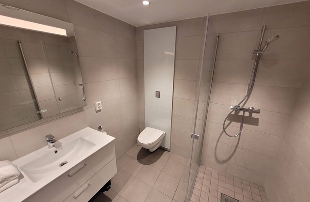 Airport Link, 1-bedroom apartment, 5 minutes from the airport. High-speed WiFi.