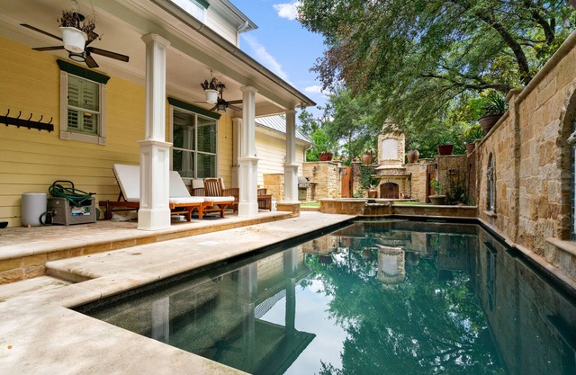 NEW ATX Lux King Beds Close to UT and Downtown