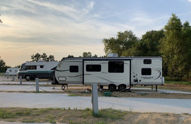 Nuevo RV hermoso - Wi-Fi y cable gratis