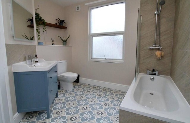 New Bilton House 2 bedroomed close to town centre