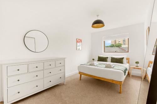 New! Bright 2BR Flat with Balcony in Leafy Zone 2