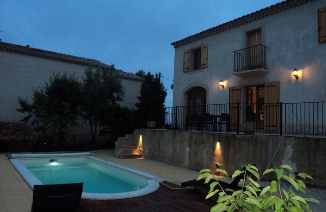 Nueva construcción diseñada según los viticultores tradicionales Villa, piscina y terrazas
