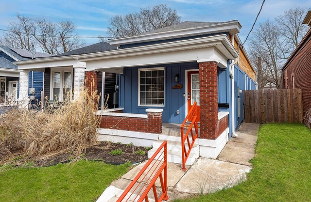 New! Charming 3BR 2 BA close to downtown!