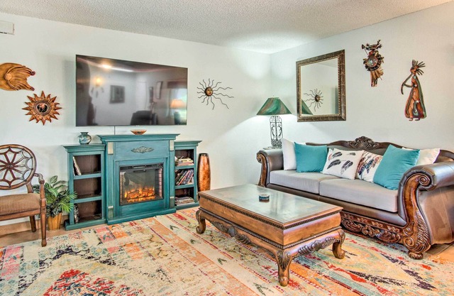 Colorful Green Valley Getaway + Private Pool!