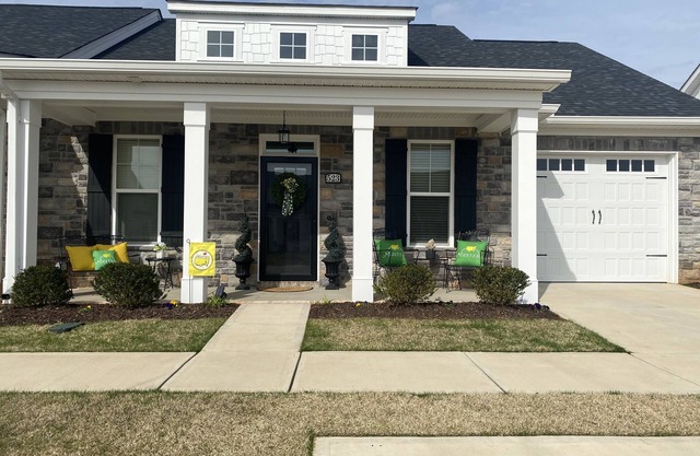 New community townhouse, 8.8 miles from Masters Golf Tournament.