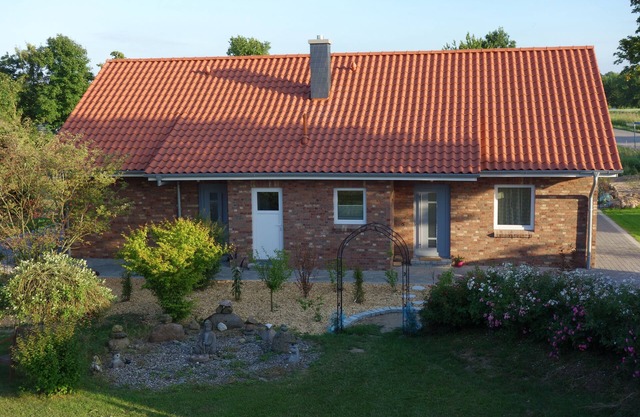 NUEVA CONSTRUCCIÓN - Landhausferien con jardín casi natural cerca del Mar Báltico u. ubicación tranquila del pueblo