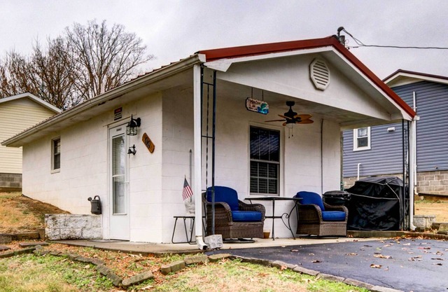 NEW! Cozy Studio w/ Covered Patio by Kentucky Lake