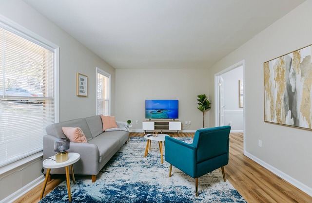 *NEW* Dream Getaway ~ Modern 4BR Home w/ King Bed