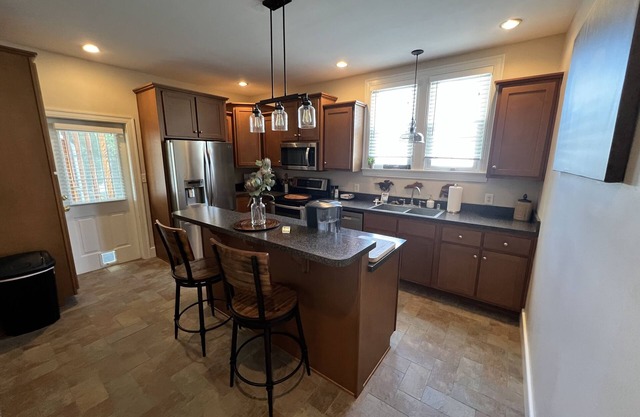 “New” Elizabethtown Poplar Place!