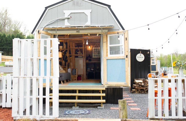 NEW! English Creek Hideaway- Little Black Barn with Community Barn
