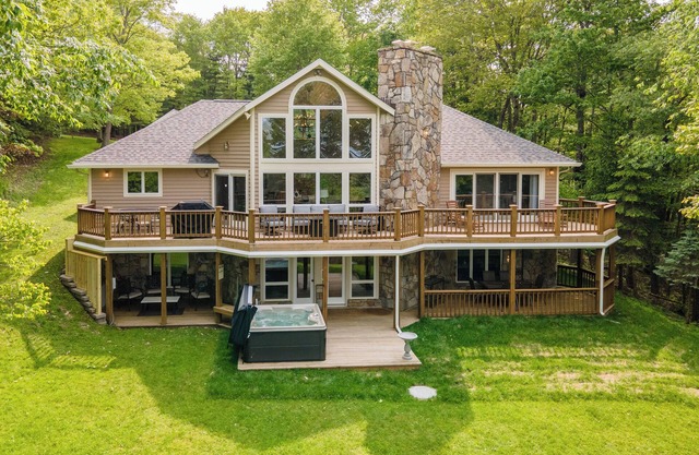 New! Epic Lake Views, Games, Hot Tub Comfort & A/C