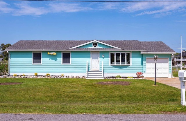 New for 2025 - 3 BR 2 BA Canal Front Home Close to MD AND DE Beaches